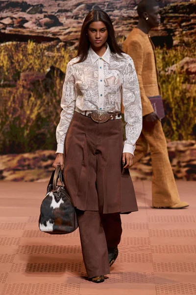 Look 17